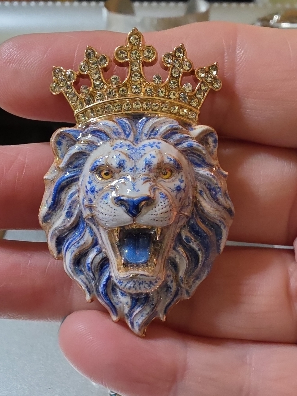 A55- Gold Crown Blue & White Lion Head Brooch